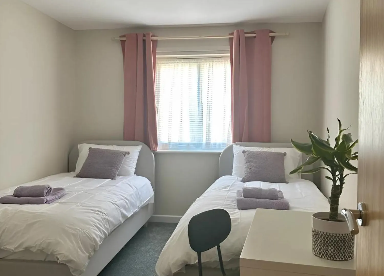 Central Modern Apartment With Free Parking. Located In York'S Historical Building