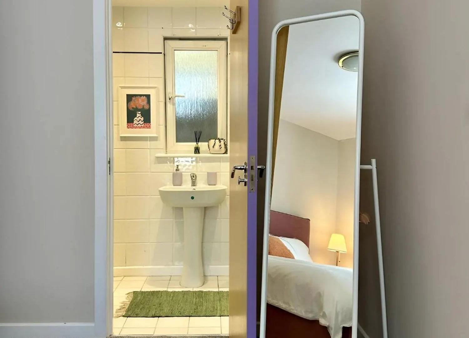 Central Modern Apartment With Free Parking. Located In York'S Historical Building